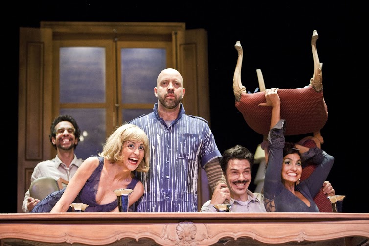 Texto é baseado na obra de Eugene Ionesco (Foto: Paula Kossatz)